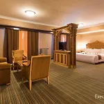 Twin Plaza Hotel