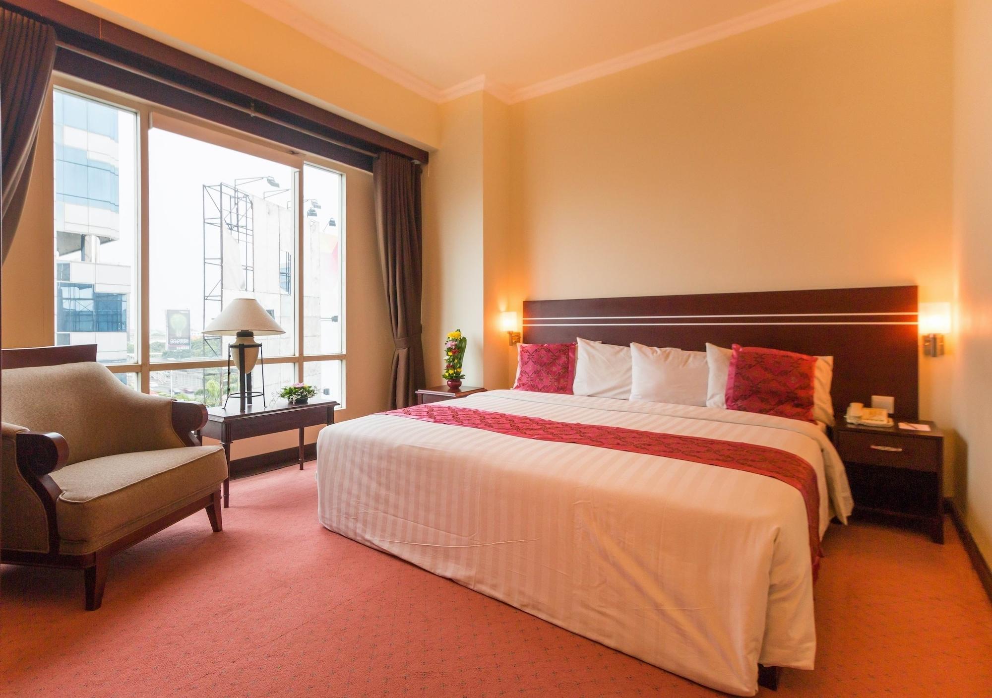 Twin Plaza 4*