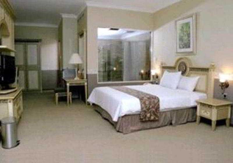 Twin Plaza 4*