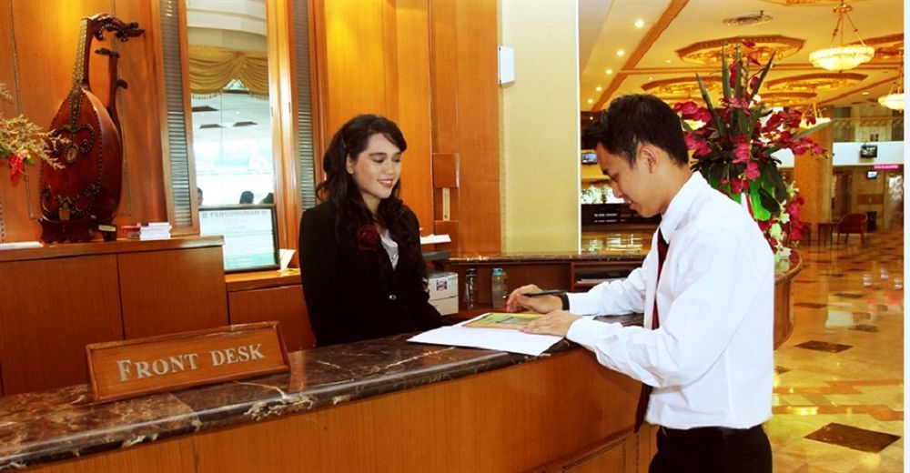 Twin Plaza Hotel