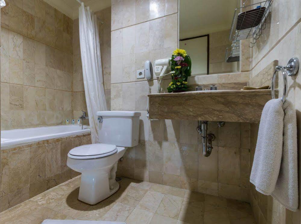 Twin Plaza Hotel
